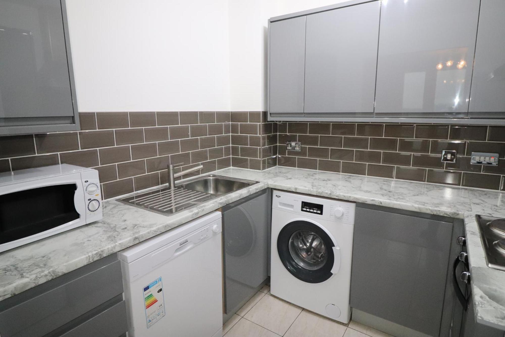 2-bed With Large Balcony & Stunning Views *
