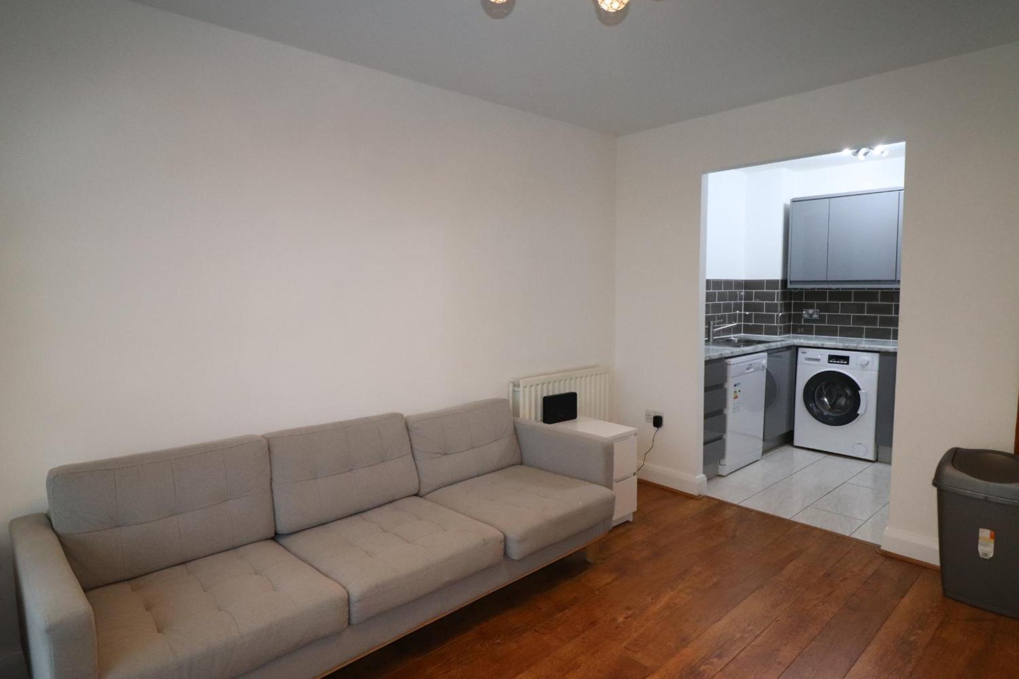 Apartment 2-bed With Large Balcony & Stunning Views *