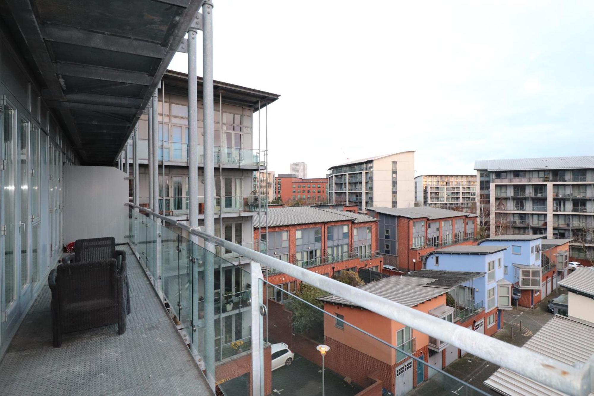 Apartment 2-bed With Large Balcony & Stunning Views Birmingham
